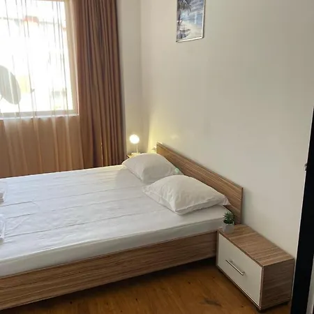Robinzon Apartmets -elenite 公寓
